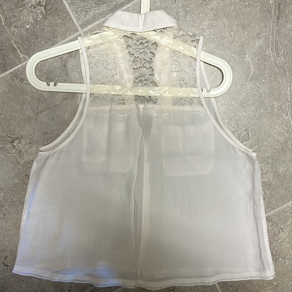 A&F Sleeveless Lace White Button Down - Picture 3 of 3